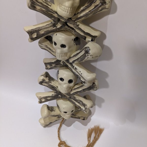 Vintage Halloween Skull & Crossbones Blow Mold Wall Hanging Décor Spooky Fun - Picture 3 of 8